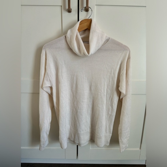 Obermeyer Womens L‎arge Merino Wool Blend Turtleneck Sweater in Ivory - Picture 1 of 5